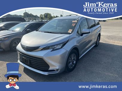 Used 2021 Toyota Sienna XLE