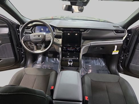 New 2026 Jeep Grand Cherokee L 4WD image 9