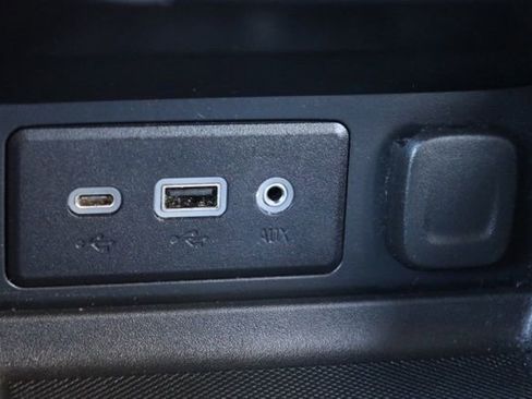 Used 2023 GMC Terrain SLE w/ Driver Convenience Package image 28