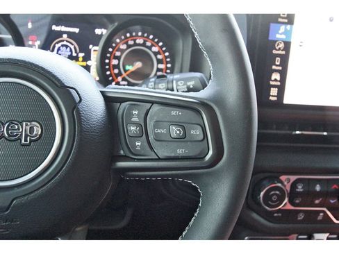 Used 2025 Jeep Wrangler Unlimited Sport AWD/4WD image 21