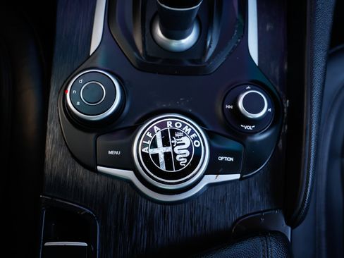 Used 2019 Alfa Romeo Giulia w/ Quick Order Package 22K Sport image 38