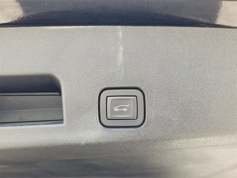 Certified 2025 Chevrolet Traverse LT image 10