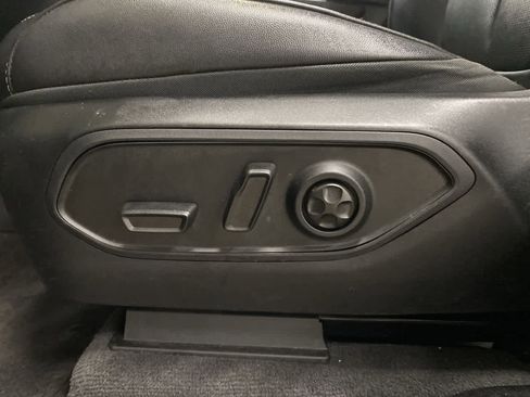 Used 2022 Jeep Grand Cherokee L Limited w/ Luxury Tech Group II image 14