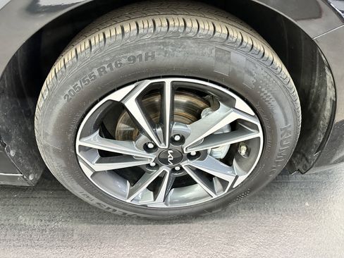 Used 2024 Kia Forte LXS image 61