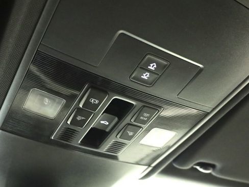 Used 2020 Volkswagen Atlas Cross Sport SEL Premium image 30