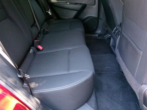 Used 2024 Nissan Rogue S AWD/4WD image 29