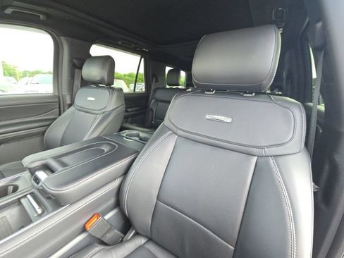 Used 2025 Ford Expedition Platinum w/ Stealth Performance Package AWD/4WD image 29