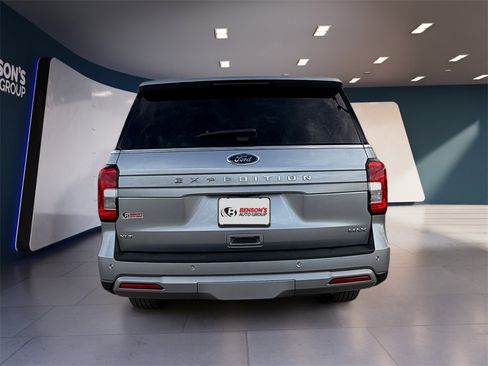 Used 2024 Ford Expedition Max XLT image 4