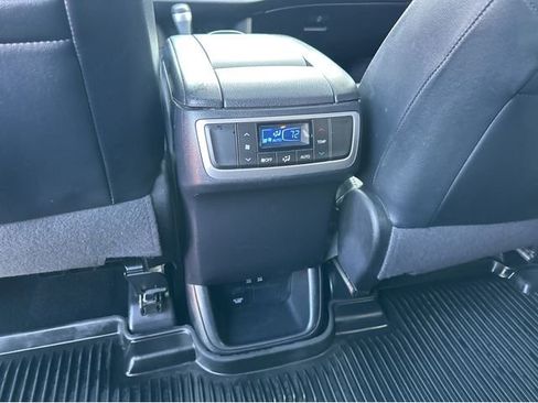 Used 2018 Toyota Highlander XLE FWD image 22