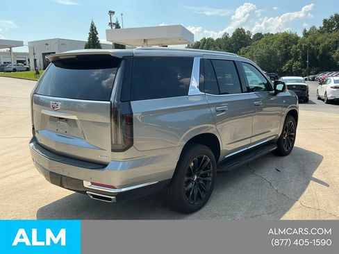 Used 2025 Cadillac Escalade Premium Luxury AWD/4WD image 6