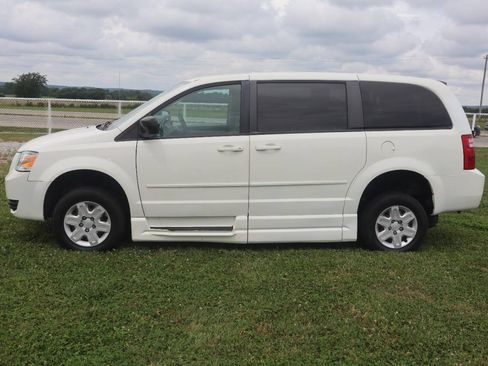 Used 2010 Dodge Grand Caravan SE w/ Popular Equipment Group FWD image 12