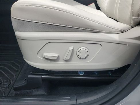 Certified 2025 Kia Sorento S image 15