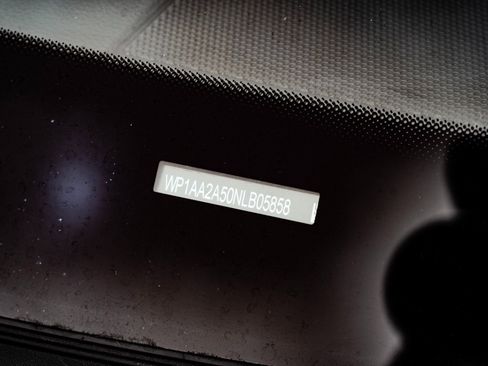 Used 2022 Porsche Macan image 32