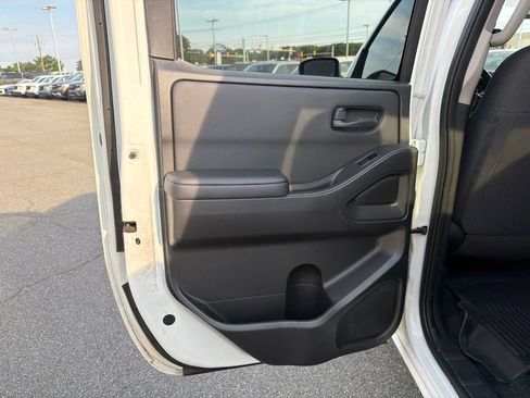 Used 2024 Nissan Frontier S AWD/4WD image 16