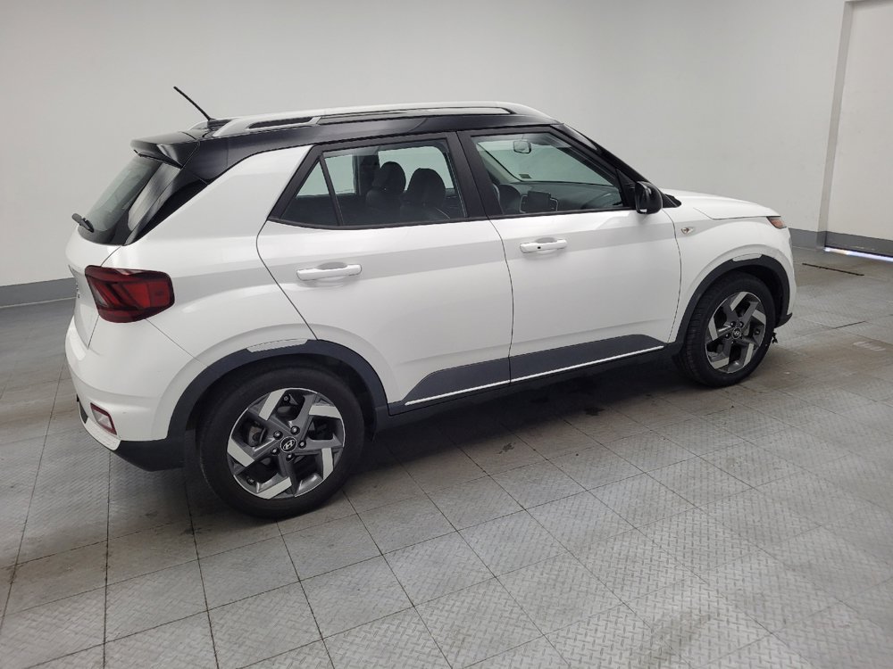 Used 2023 Hyundai Venue Limited FWD image 10