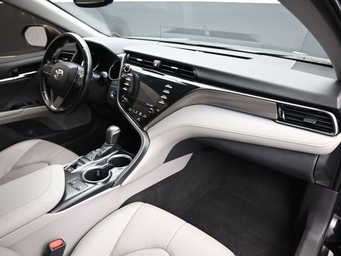 Used 2019 Toyota Camry XSE image 40