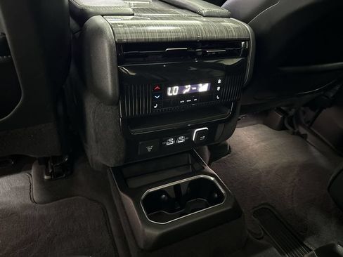 Used 2022 Jeep Wagoneer Series III w/ Premium Group I RWD image 22