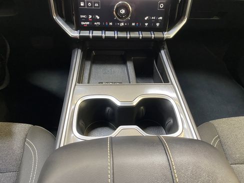 Used 2025 GMC Acadia Elevation image 54