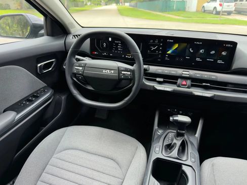Used 2025 Kia K4 EX FWD image 32