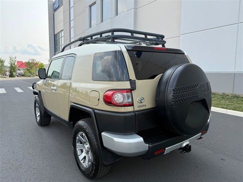 Used 2014 Toyota FJ Cruiser 4WD w/ Convenience Package image 10