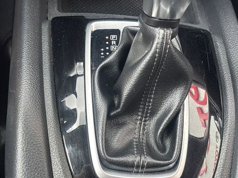 Used 2019 Nissan Rogue SV image 14