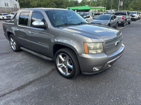 Used 2009 Chevrolet Avalanche LT RWD image 4