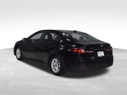 Used 2025 Toyota Camry LE FWD image 7