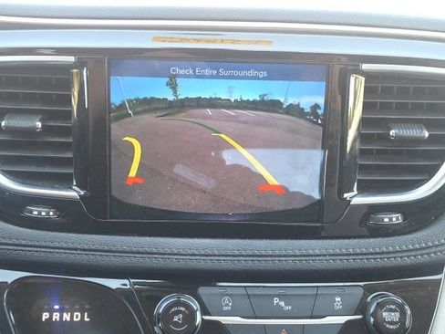 Used 2017 Chrysler Pacifica Limited w/ UConnect Theater Package FWD image 33