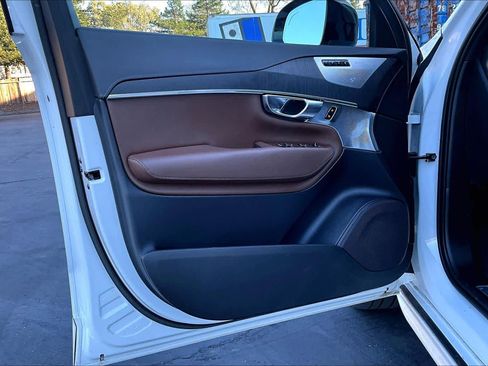 Used 2023 Volvo XC90 T8 Ultimate w/ Protection Package Premier image 26
