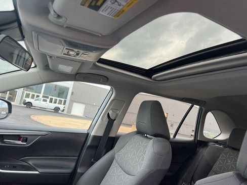 Used 2021 Toyota RAV4 XLE image 21