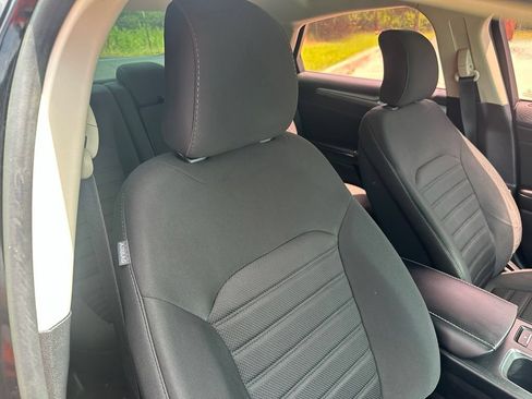 Used 2019 Ford Fusion SE FWD image 30
