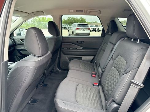 Used 2025 Nissan Pathfinder SV FWD image 23