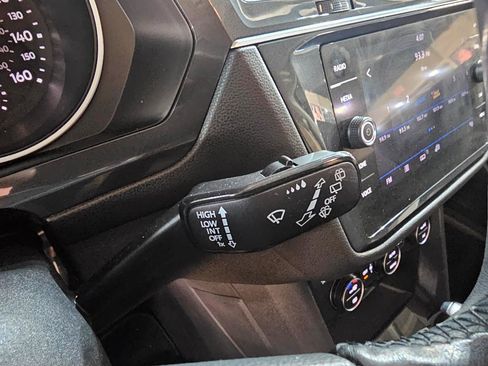 Used 2019 Volkswagen Tiguan SE FWD image 35