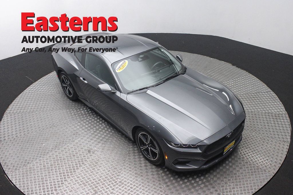 Used 2025 Ford Mustang Coupe RWD image 5