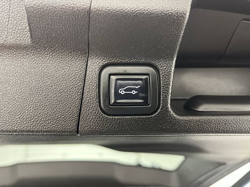 Certified 2022 GMC Acadia Denali w/ Denali Ultimate Package image 36