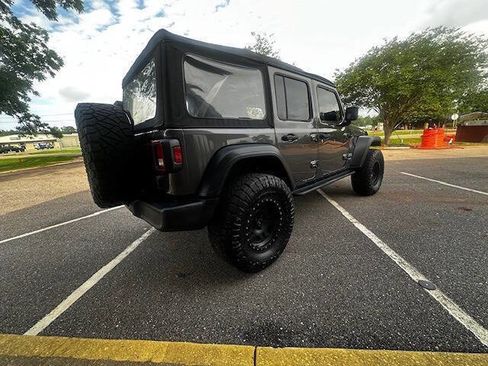 Used 2018 Jeep Wrangler Unlimited Sport AWD/4WD image 6