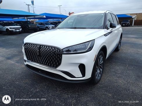 New 2026 Lincoln Aviator 2WD image 3