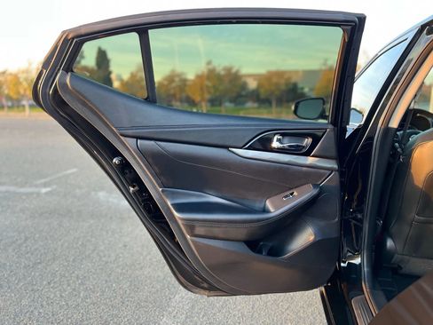 Used 2017 Nissan Maxima SR w/ Midnight Edition image 11