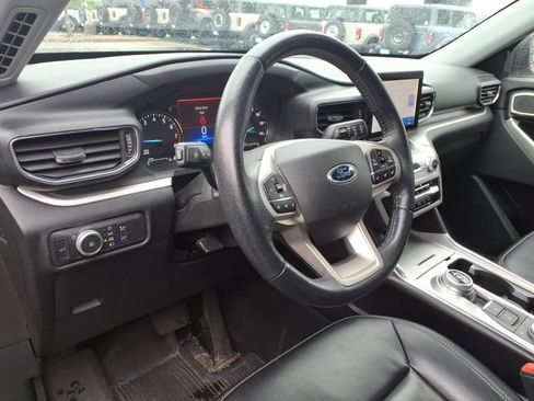 Used 2021 Ford Explorer XLT w/ Equipment Group 202A AWD/4WD image 19