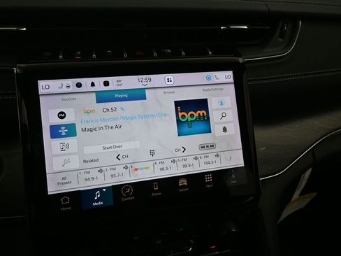 Used 2024 Jeep Grand Cherokee Overland w/ Luxury Tech Group IV image 27