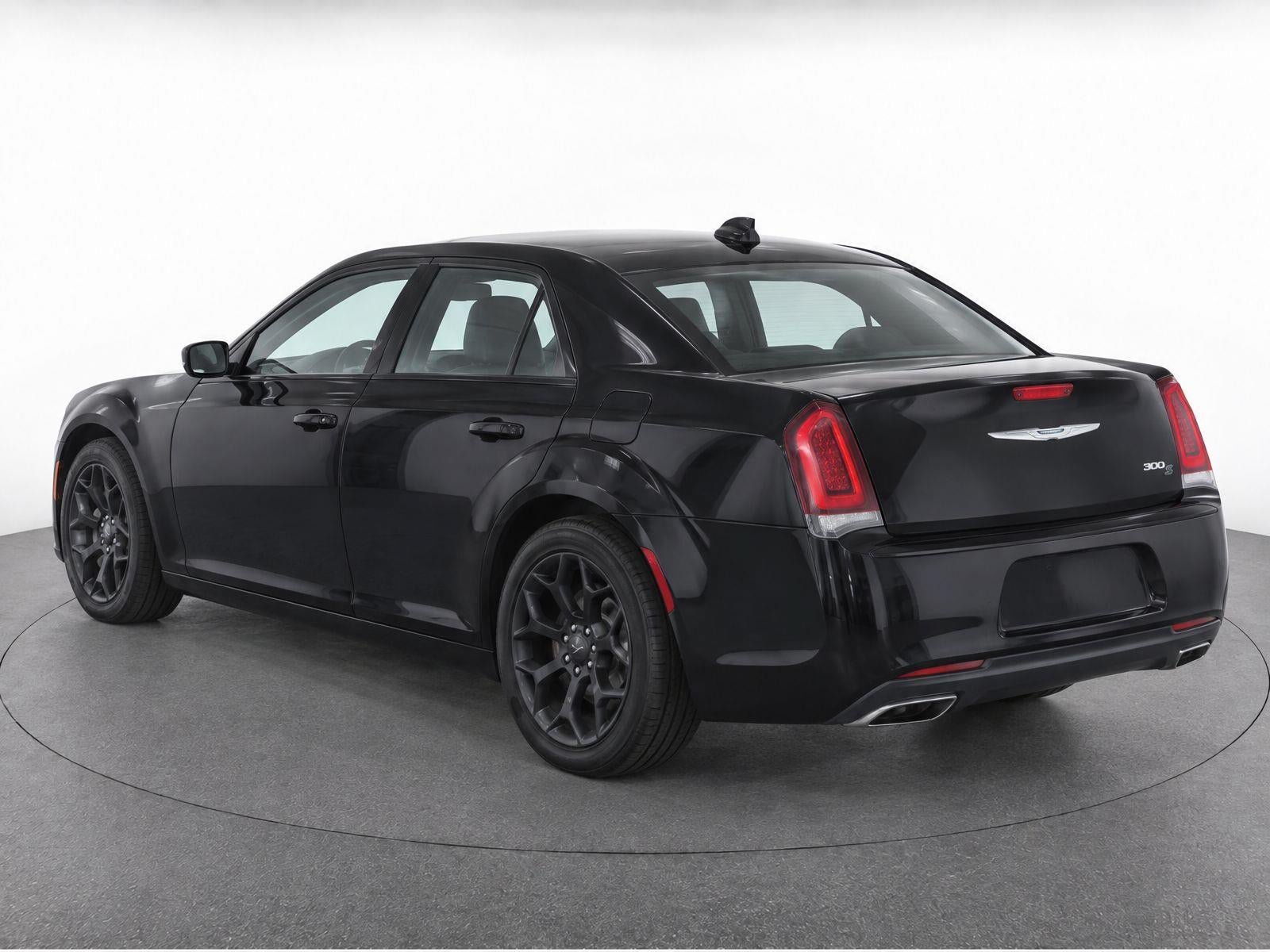 Used 2019 Chrysler 300 S RWD image 3