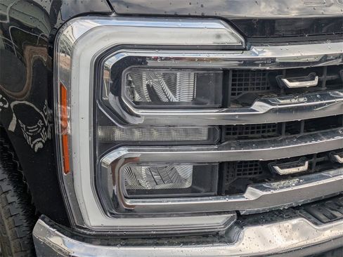Used 2024 Ford F250 Lariat image 11