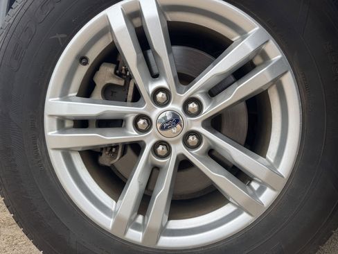Used 2020 Ford Explorer XLT AWD/4WD image 10