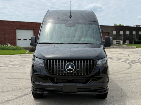 Used 2024 Mercedes-Benz Sprinter 2500 image 2