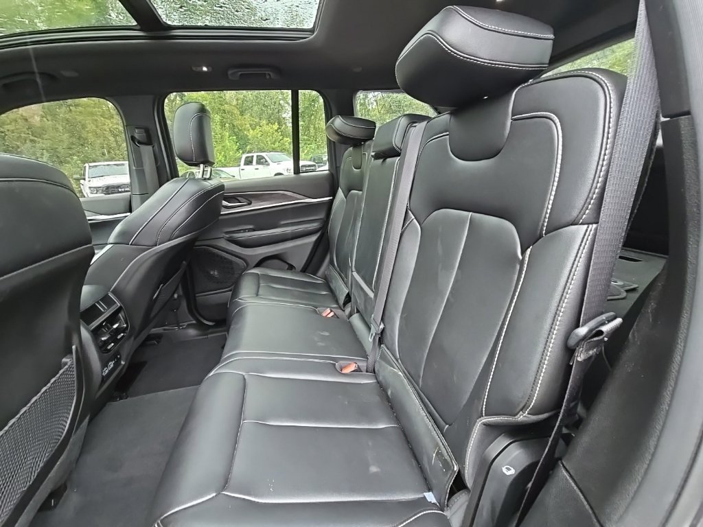 Used 2024 Jeep Grand Cherokee Limited AWD/4WD image 20