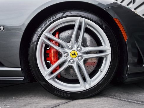 Used 2022 Ferrari 812 GTS image 32