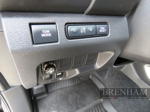 Used 2022 Nissan Frontier SV image 19