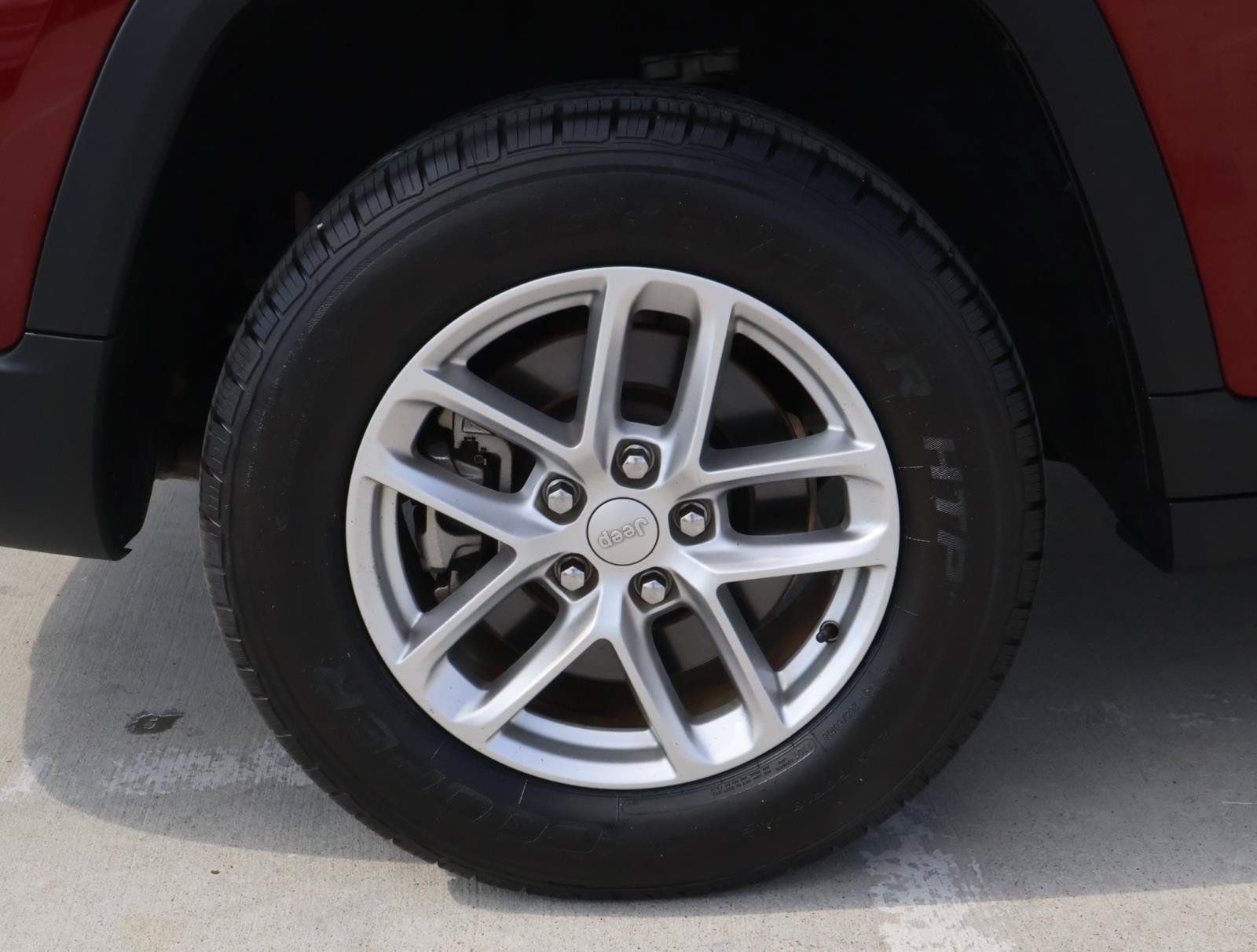 Used 2021 Jeep Grand Cherokee L Laredo w/ Luxury Tech Group I RWD image 8