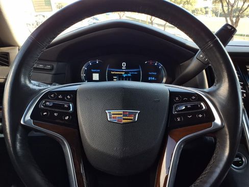Used 2020 Cadillac Escalade Luxury RWD image 22