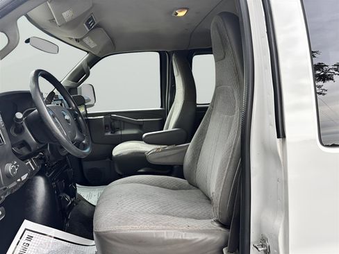 Used 2016 Chevrolet Express 3500 LT w/ LT Preferred Equipment Group RWD image 11